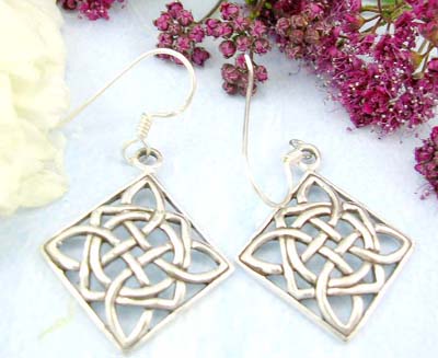 Discount shopping online Sterling silver earring with celtic knot work design in diamond shape     