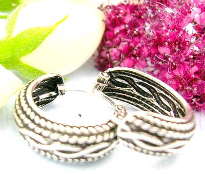 Online shopping body display jewelry retail sterling silver earring hoop with twist and marcasites pattern 