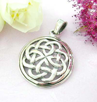 Shopping celic pendant online sterling silver pendant with flower celtic knot pattern 