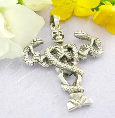 Shopping hip hop pendant store skull with dragon around forming in cross shape design with 925 sterling silver pendant