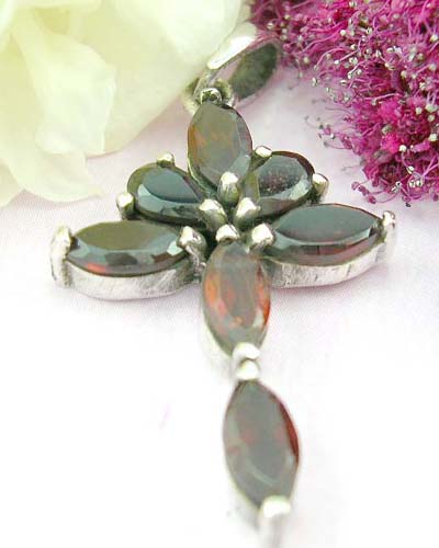 Discount holiday gifts supply olive shape red garnet stone forming cross pattern sterling silver pendant  