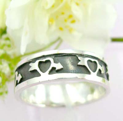 Teen trend jewelry sterling silver ring with heart and arrow pattern    