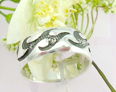  Body fuzzy jewelry online Sterling silver ring with black fire tattoo      